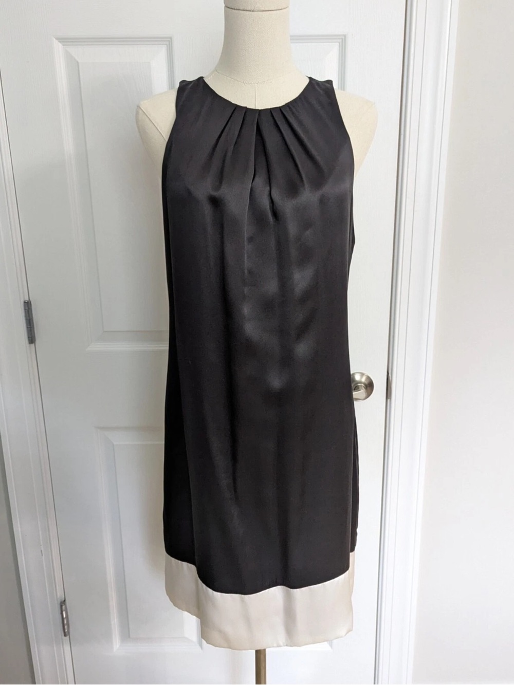 🆕 White House Black Market Black 100% Silk Sleeveless Color-Block Dress - 4